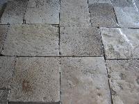 PIERRE DE BOURGOGNE ANTIQUE RECLAIMED EXQUISITE SURFACES PAVE TILE LIMESTONE OF RECOVERY AGE 1700 ORIGINTE THEM CUT TO 3 CM.,IN WAREHOUSE STOCKS OF 1000 sq.m. FOR SALE.