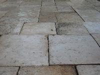 THIS IS THE STONE OF RECOVERY,LIMESTONE OF BOURGOGNE,FIRST PRESTIGIOUS QUALITY,<br>
CUT TO 3 CM.FOR INNER MUCH,<br>
IN WAREHOUSE READY 1000 M2 IN CASES FOR CONSISTENT EXPORT (USA).<br>
MATERIAUX ANCIENS IN STONE OF BOURGOGNE.<br>
