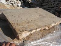 ANCIENT FLOORING OF RECOVERY STONE OF BOURGOGNE AGE 1700 ORIGINATE THEM,<br>
SIMENSION FROM 10 TO 6 CM.<br>
AVAILABLE IN WAREHOUSE STOCK OF 1000 M2.<br>
MATERIAUX ANCIENS,RECLAIMED ANTIQUE LIMESTONE